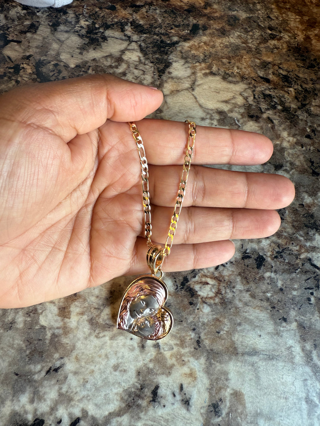 Cadena con dije de mamá y hijo