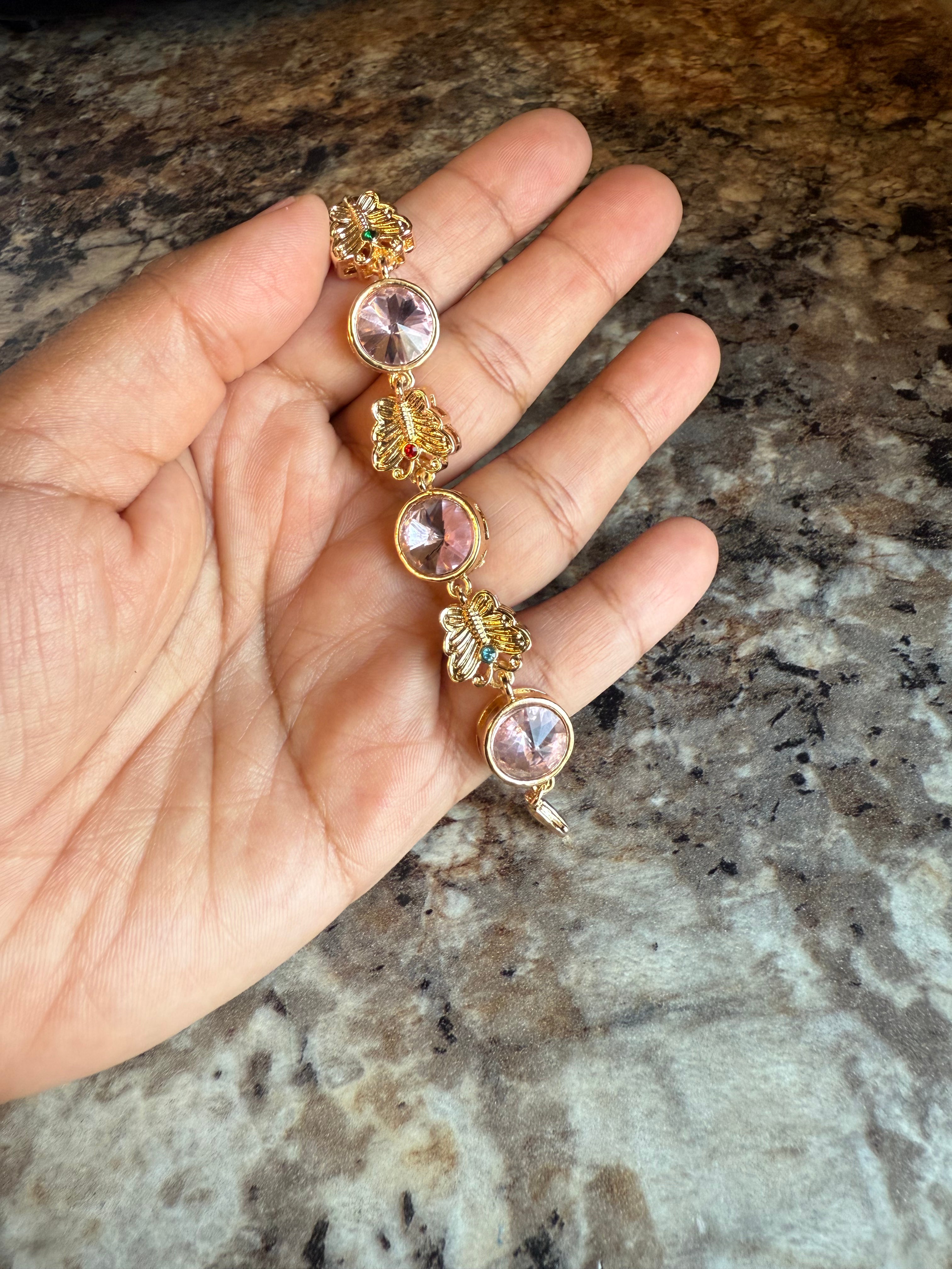 Pulsera de mariposa con piedras rosas